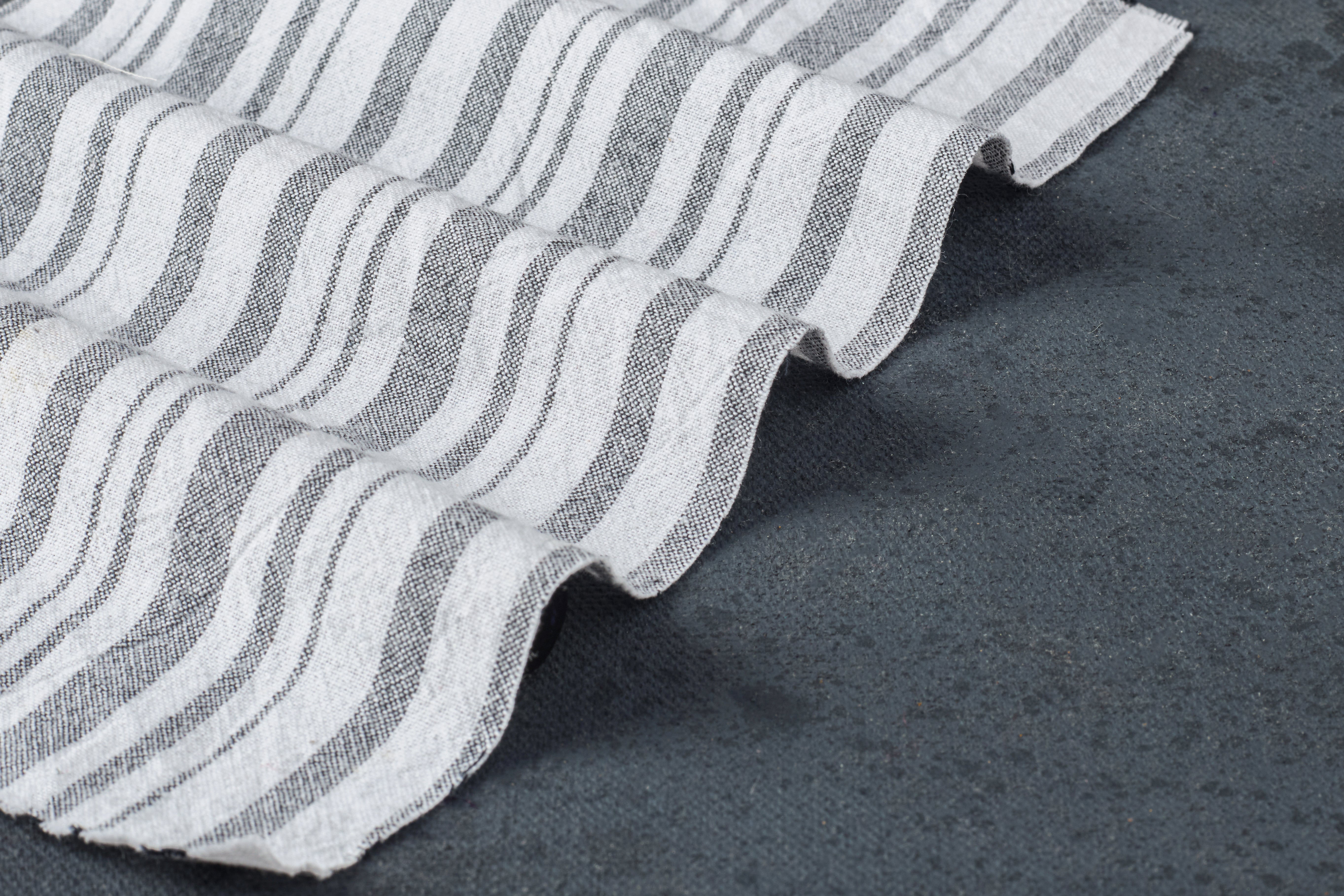 White & Black Crinkled Stripe