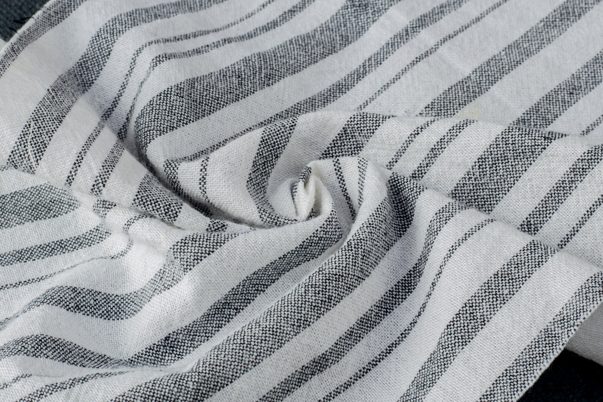 White & Black Crinkled Stripe